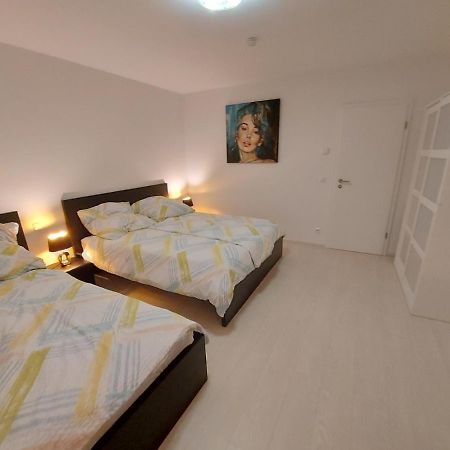 Several Different Rooms, Newly Furnished, In A New House In Vichten Kültér fotó