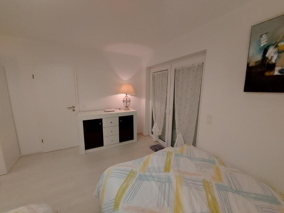 Several Different Rooms, Newly Furnished, In A New House In Vichten Kültér fotó